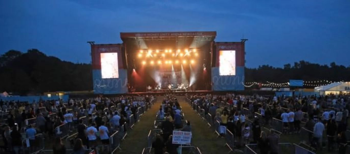 Βρετανία: Η πρώτη συναυλία με «social distancing» - Πώς 2.500 άτομα μπόρεσαν να κρατήσουν αποστάσεις (φωτό)